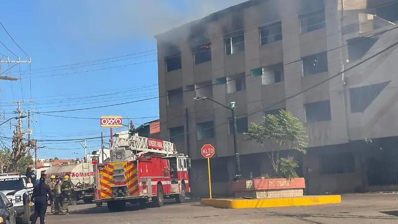 Incendio de antiguas oficinas del IMSS en Parral
